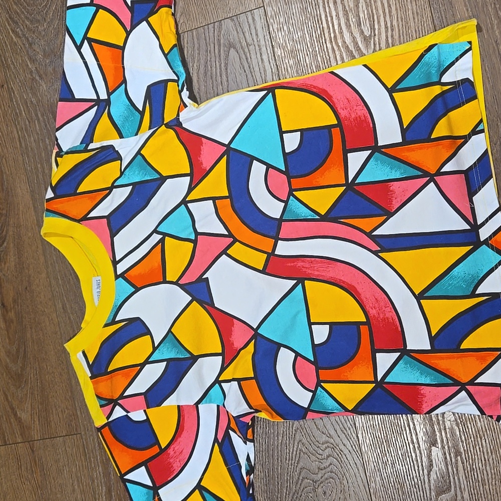 VICTORIA JONES GEOMETRIC MULTICOLOR TSHIRT SIZE MED.   #7546